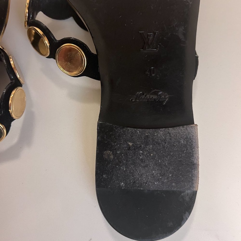 LOUIS VUITTON Socialite Gold Flat Sandals | Size 40 - Picture 6 of 9